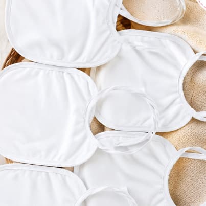 Escolha Seu kit Babadores Brancos Lisos para Bebê | Macios, Confortáveis e Práticos Para Sublimação