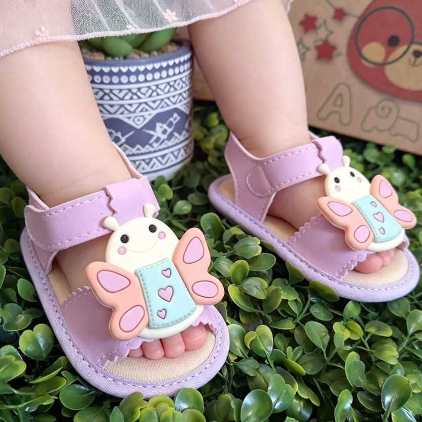 SANDALIAS DE MENINA/BORBOLETINHA COM ASINHAS