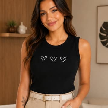 Regata Feminina Canelada Coração Blusinha Feminina Estampada Sem Manga Básica Justa Casual Preta Marrom Moda Verão
