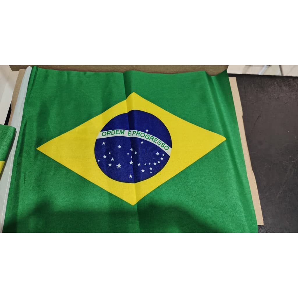 Bandeira Brasil Carro Mostra Patriotismo Facil Instalacao Tecido Resistente