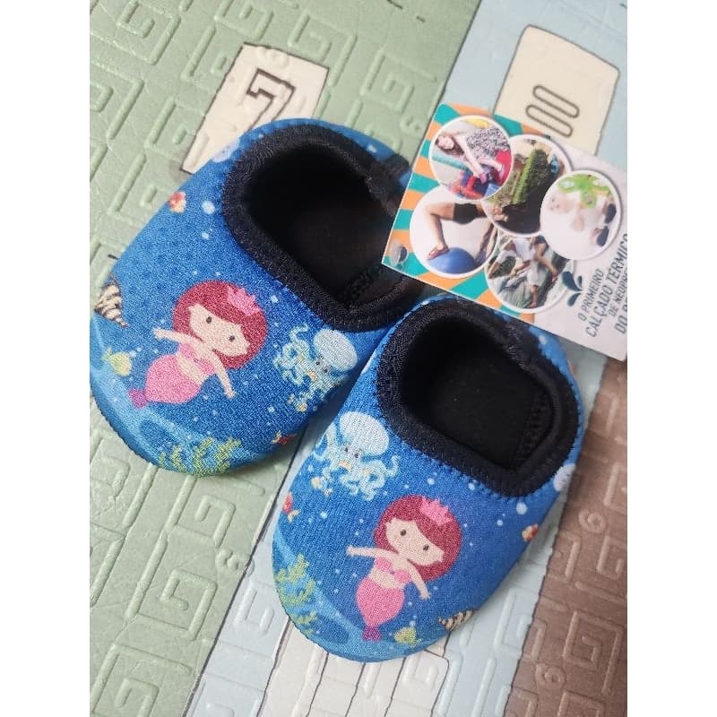 Sapatilha antiderrapante  Ufrog  menina e menino várias estampas