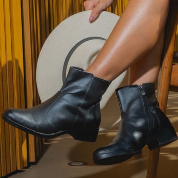 Bota Feminina Vittal Sofia Couro Legítimo Preto Cano Baixo com Ziper Lateral