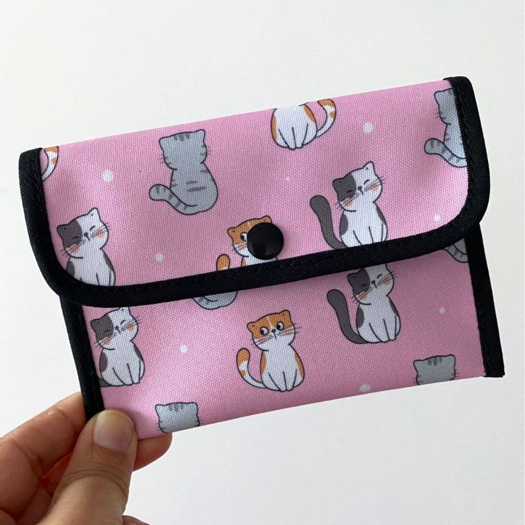 Carteira Pequena Porta Documentos, Mini Necessaire Porta Absorvente Impermeável Estampa Gato