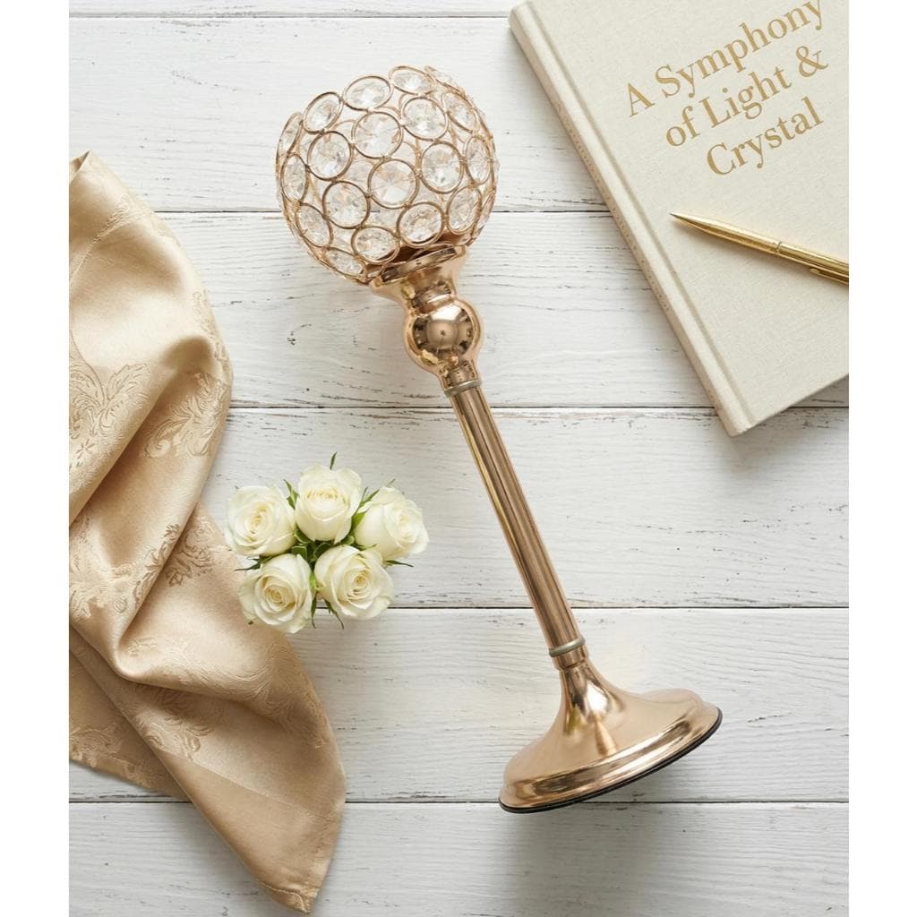 Castiçal Decorativo com Estrutura Metálica Dourada
