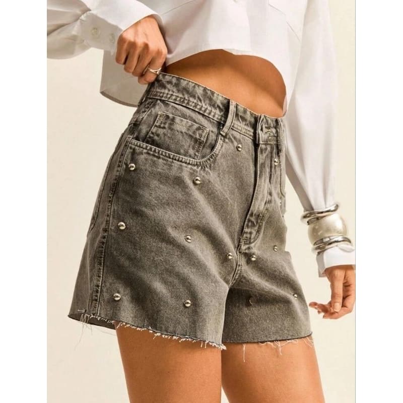 Short Jeans Feminino com Tachas