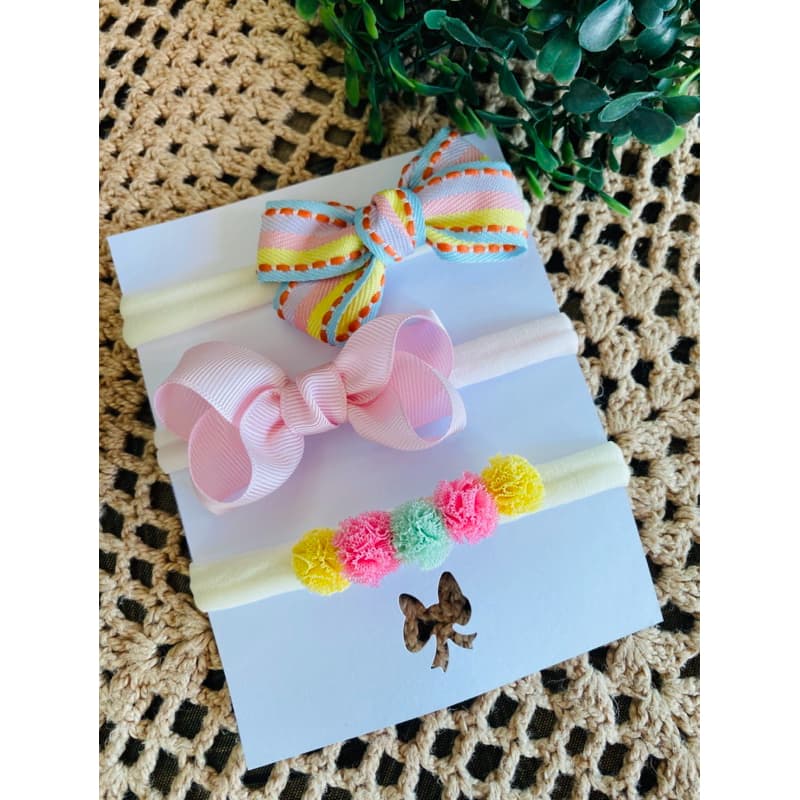 Kit 3 Faixinhas de Bebê com Laços e Pompons | Acessórios Delicados Recém-Nascido Menina | Faixa Infantil Confortável
