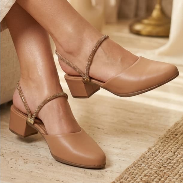 Salto 2 em 1 Mule Strass Pedraria Tornozeleira Tamanco Feminino Bico Fino Linha Conforto Salto Médio Nude