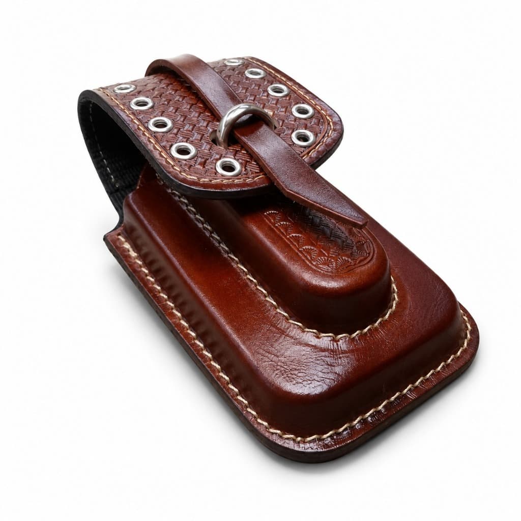 Capa Para Celular Couro Legítimo Forrada Bordada Com Viróla e Lhós (Castor)