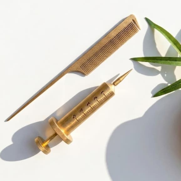 Kit Pente e Seringa Decorativa para Estúdio Capilar Tricologia Estudio Clínica Recepção Barbearia