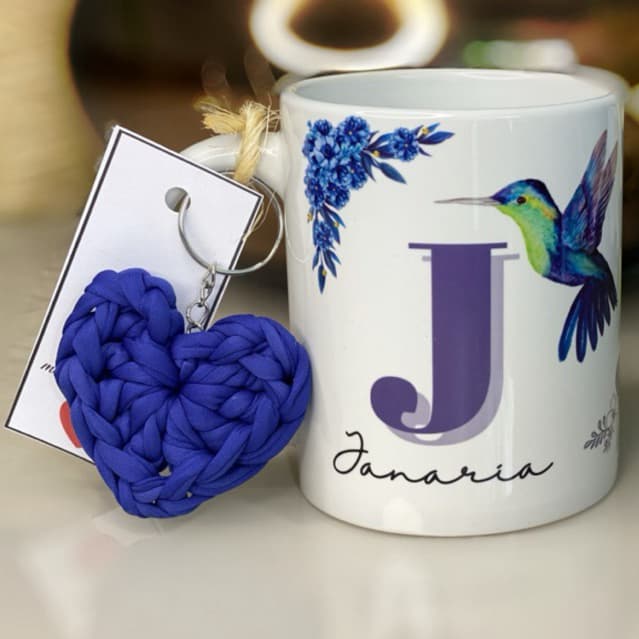 kit Caneca nome Personalizado + Caixa coração +Chaveiro fio de malha beija-flor presente amiga- mãe
