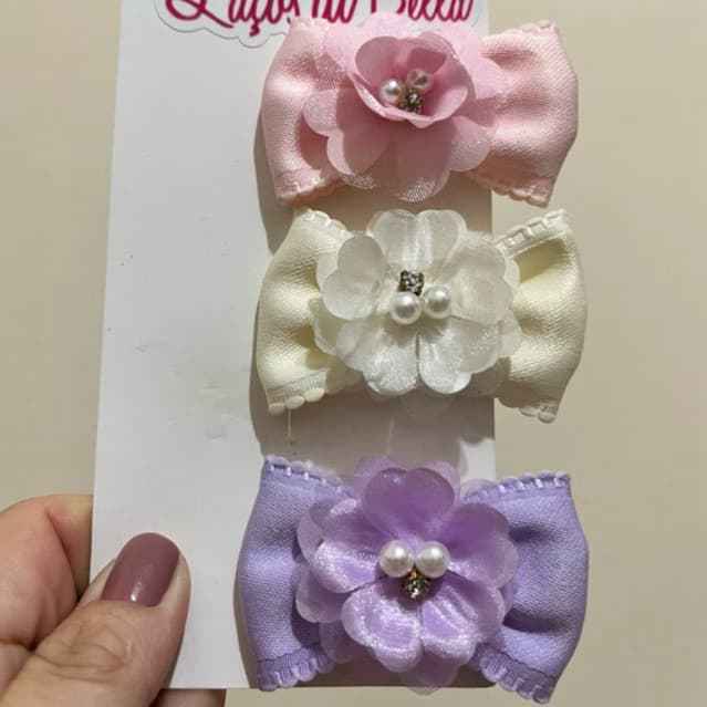 Kit com 3 Laços com Flores e Pérolas