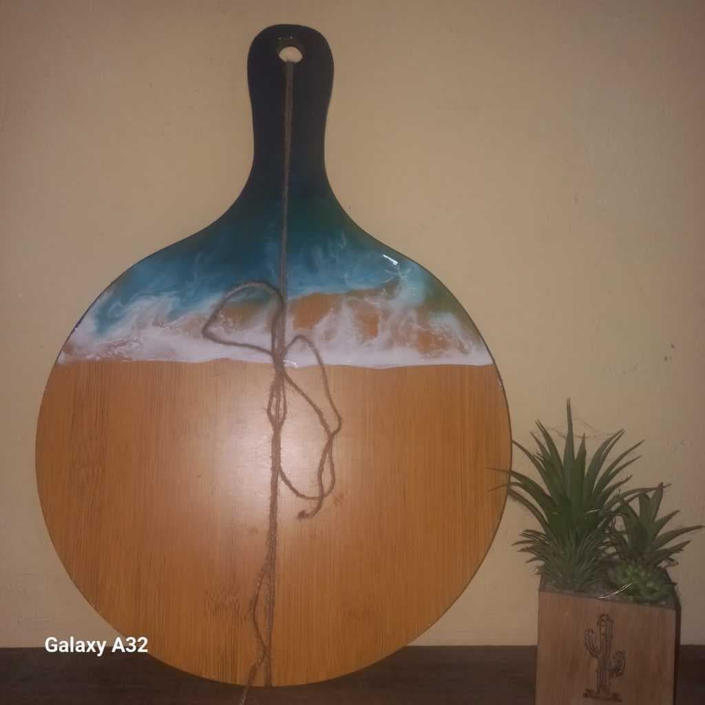 tábua de bambu, tábua artesanal, tábua com resina epóxi