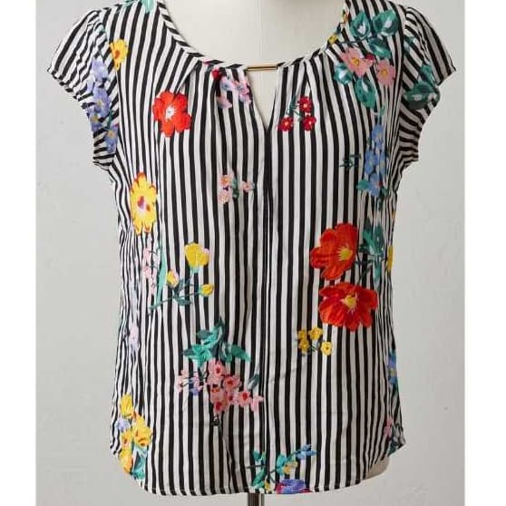 Blusa Listrada Com Estampa Floral E Detalhe Metal No Decote TAM. M