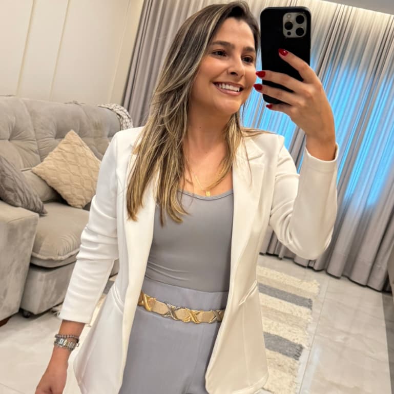 Blazer Feminino Off White Corte Alfaiataria Elegante Estiloso Trabalho Social