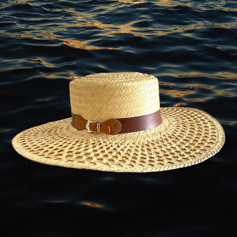 Chapéu modelo Veneza estilo Paris com faixa de couro e fivela
