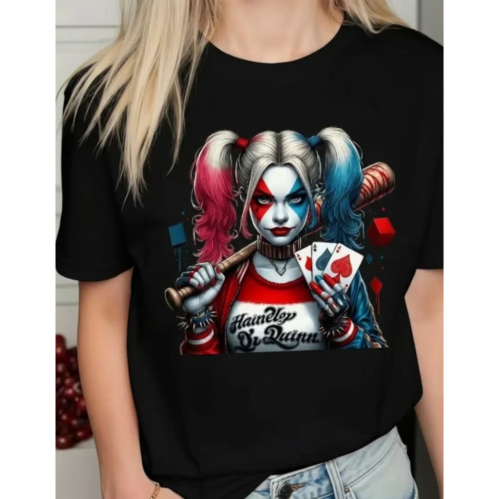 CAMISETA FEMININA ALERQUINA,PERSONAGEM CAOTICA,ICONICA ESTILOSA,MODERNA,CRIATIVA 100%ALGODAO, DESCOLADA