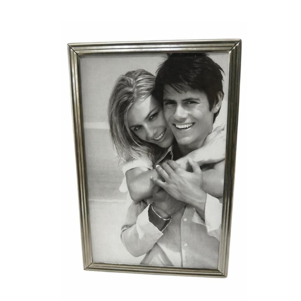 Porta Retrato 15x20cm com Vidro Borda Friso Metal Inox