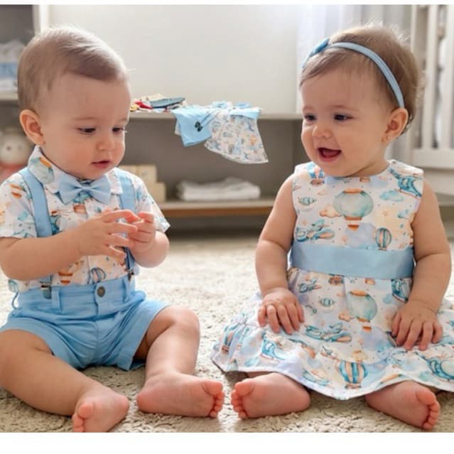 conjunto gêmeos tempo voa balão vestido e camisa