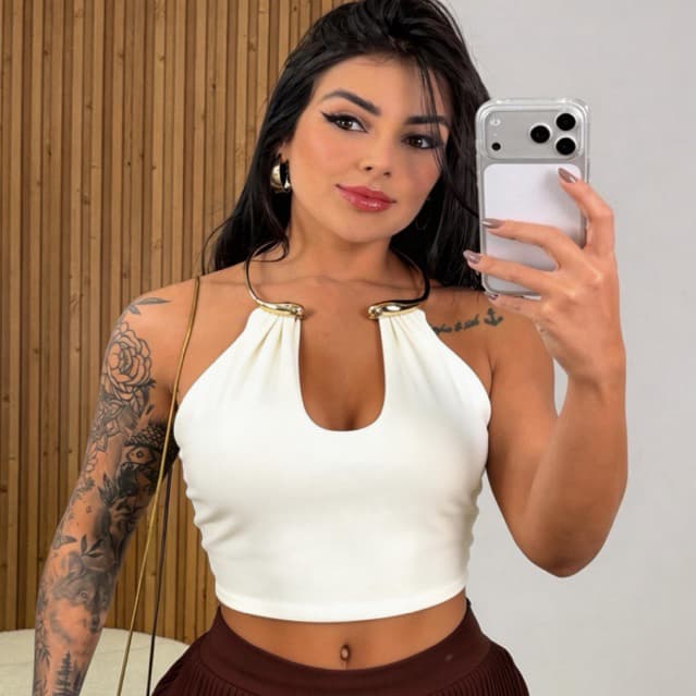 Cropped Top Argola Feminino Com amarração Detalhe no pescoço dourado Tendência Inverno 2026 moda Gringa