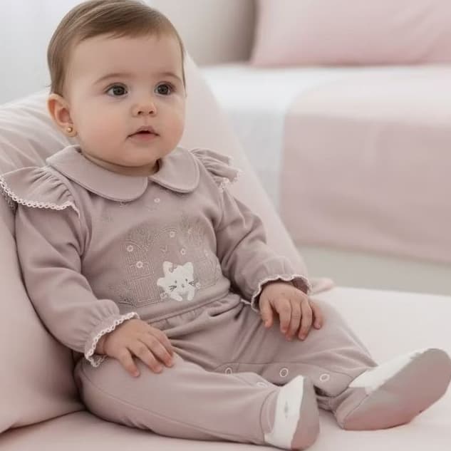 Macacão Bebê Feminino Delicado e Confortável