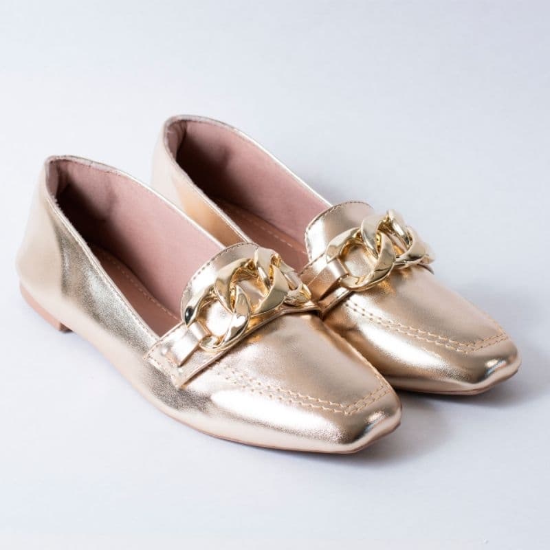 Mocassim Feminino Confort Bico Quadrado Alongado Ouro Light com Enfeite em Elo