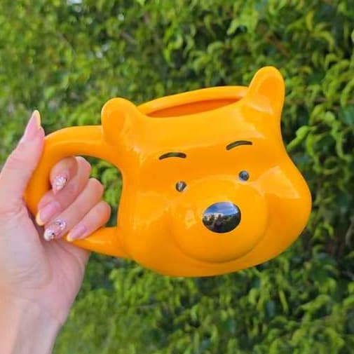 Caneca 3D Ursinho Pooh Maggie Puff Disney Grafite Cerâmica Licenciado 500ml