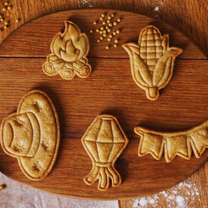 Kit 5 Cortadores de Biscoito Festa Junina São João Fogueira Milho Balão Chapéu e Bandeirinha Arraiá