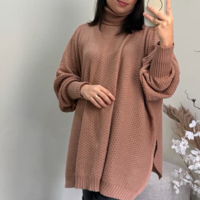 Poncho Tricô com Punho e Fenda Lateral Elegante e Chique