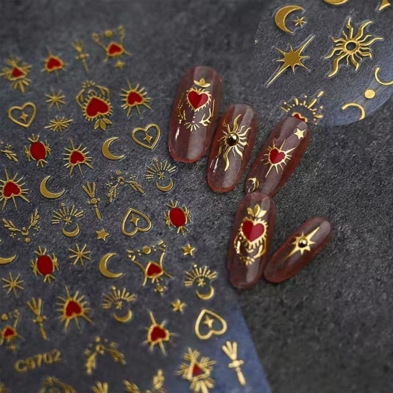 Adesivos de unha Dourado com Vermelho Verão Vintage Sol Lua Coração Y2K Nail Art Alternativo