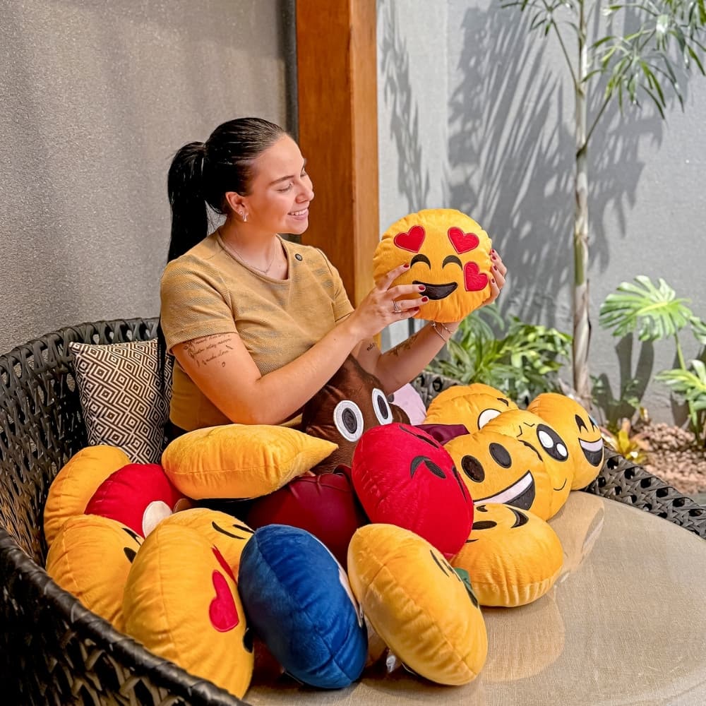 Almofada Emoji WhatsApp Pelúcia Bordado 28 CM