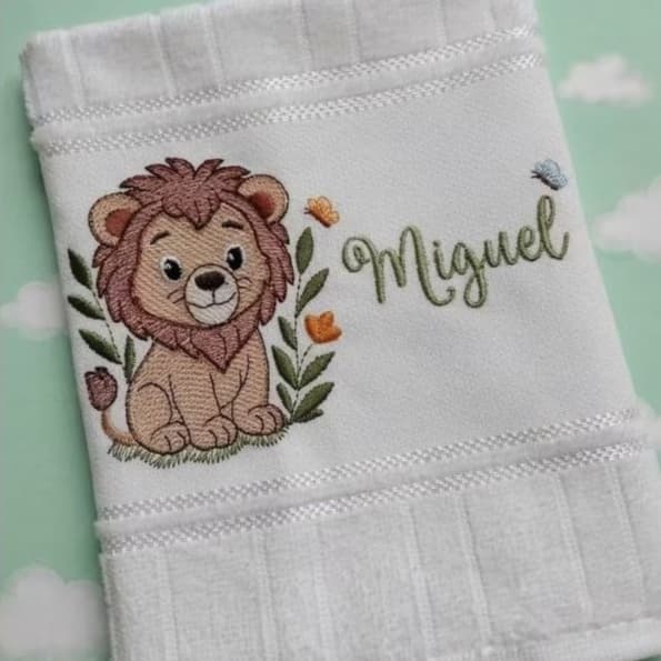Toalha de boca infantil bordada personalizada.