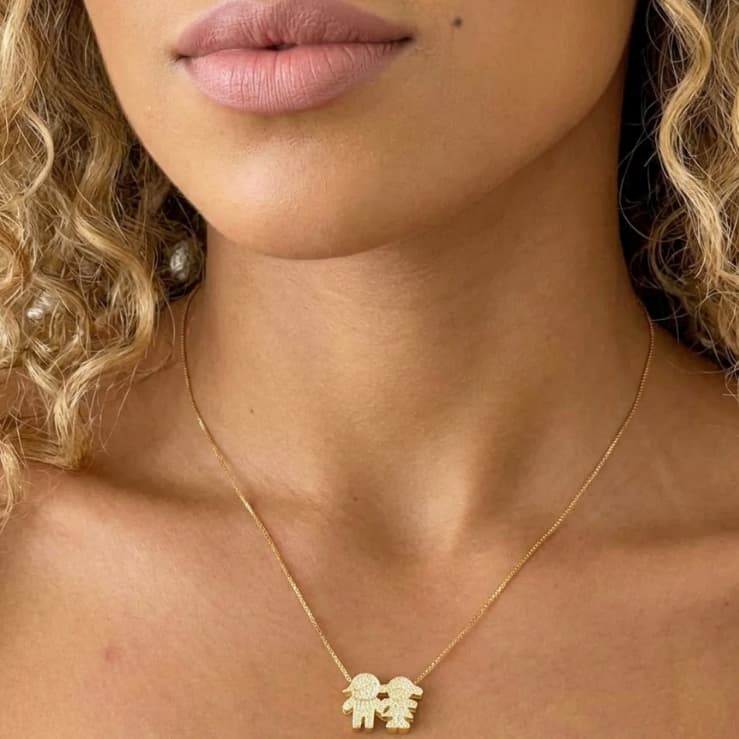 Colar Filhos Menino e Menina Cravejado – Banhado a Ouro 18K