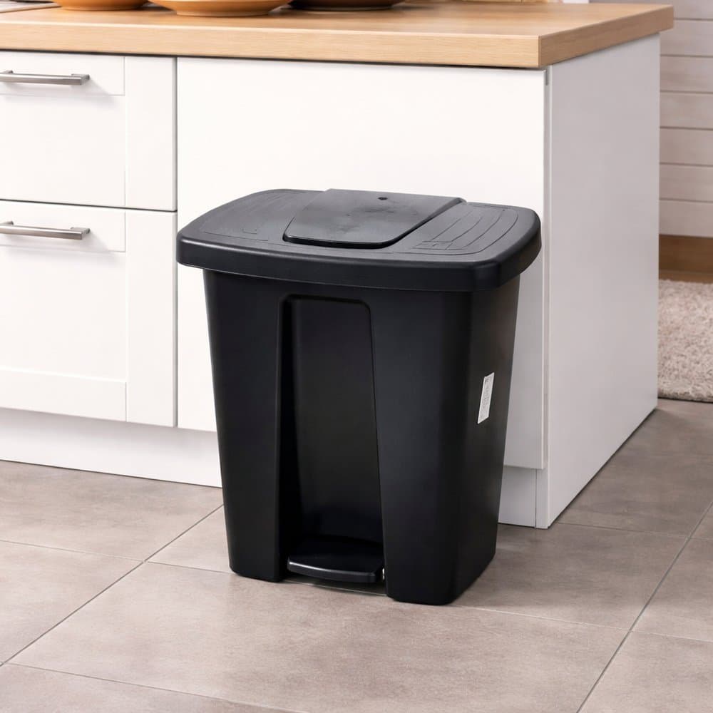 Lixeira com Pedal 16 Litros Preta Plástico PP para Cozinha Banheiro Escritório Resistente Compacta PLASTILAR