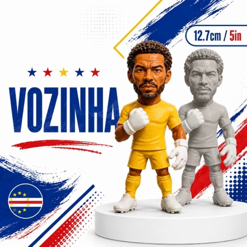 Miniatura Vozinha Cabo Verde para Pintura | Impressão 3D | Boneco de Futebol - 12,7 cm