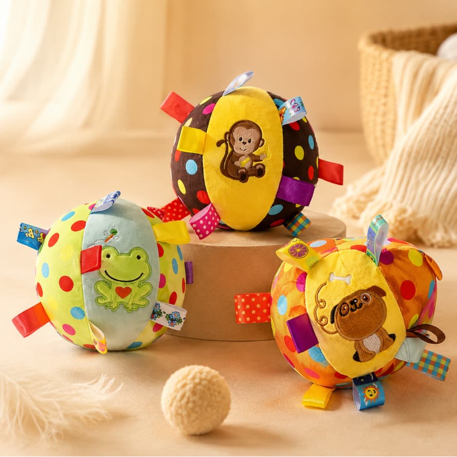 Bola de Pelúcia para Cães com Som de Chocalho ao Sacudir e Fitas Coloridas