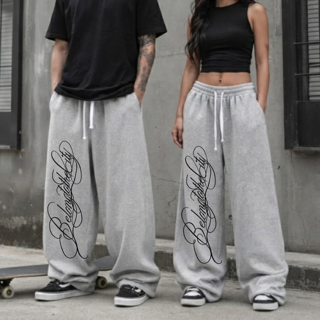 Calça Wide Leg 100% Moletom Belong To The City Unissex Masculina e Feminina Estilo Streetwear Larga Preto Branco e Cinza