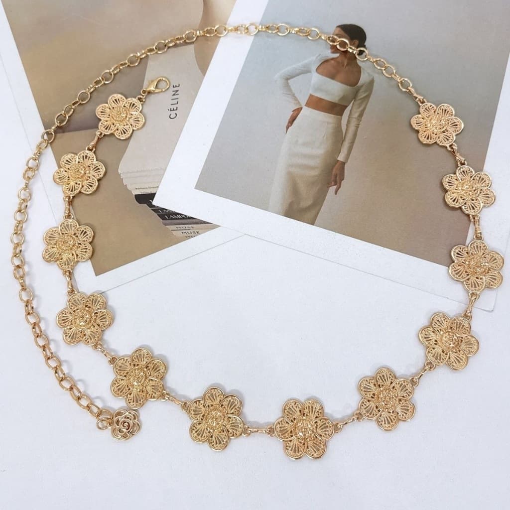 Cinto de Cintura Corrente Metálico Flores Douradas, Acessório Versátil para Vestidos, Looks Diurnos e Ocasiões Especiais