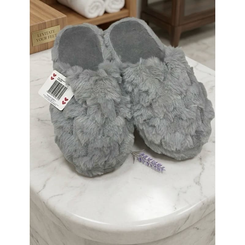 Pantufa Peluciada Quentinha Antiderrapante | Chinelo de Casa Confortável