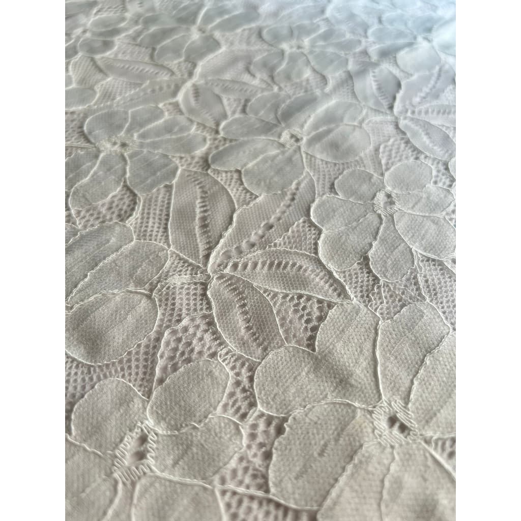 Renda Brigitte I 89% Poliamida 11% Elastano I Floral Delicada Para Vestidos e Blusas Ideal Para Moda Festa Conforto