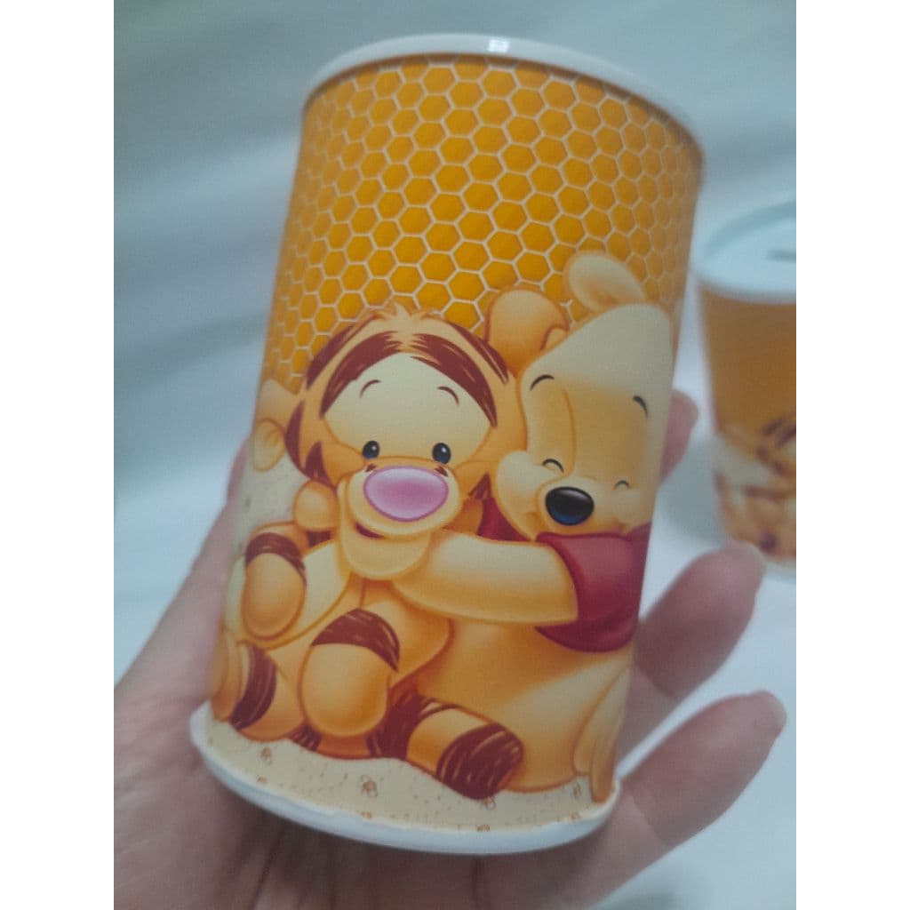 Cofrinho Personalizado +laço + embalagem l URSINHO POOH |  Lembrancinha Festa Infantil | FAZEMOS TODOS OS TEMAS