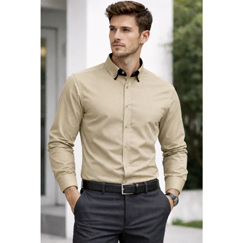 Camisa Social Masculina Slim Fit Manga Longa Fácil de Passar e Lavar, Não Desbota e com Punhos e Gola em Tom Escuro