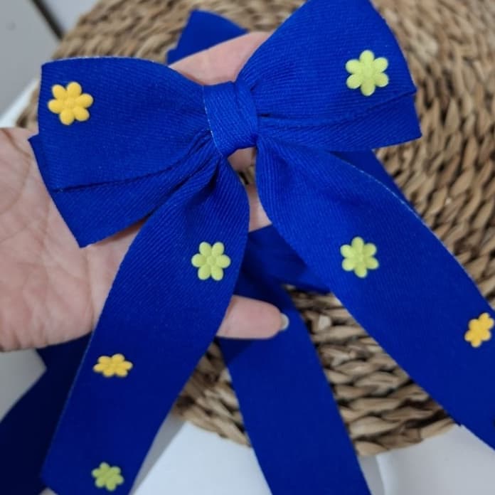 Laço Copa do mundo Azul Royal Acessório Infantil com pontas no Bico de pato