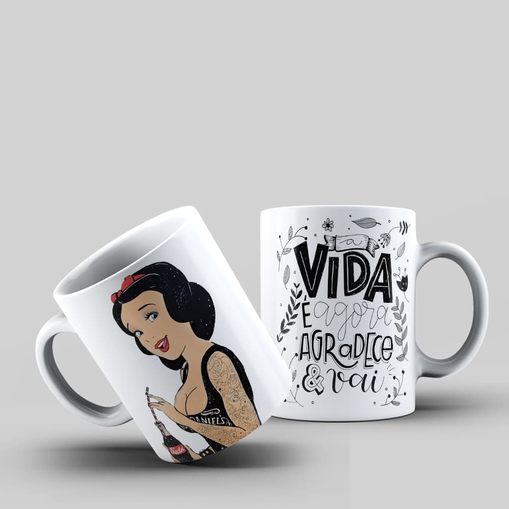 Caneca Branca de Neve Tatuada A Vida é Agora Agradece e Vai
