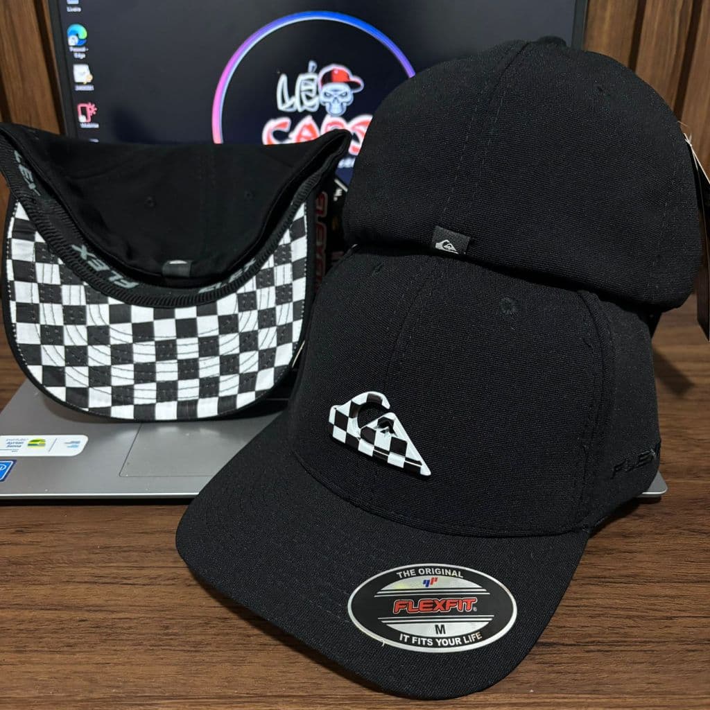 Boné Quiksilver Flex Fit 3D Aba Curva Com Estampa na Aba Tamanho M - Adulto