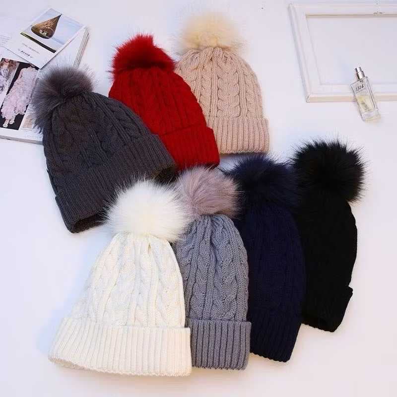 Touca Gorro De Lã Antialérgica Feminina Forrada De Pelinho com Pompom Pérola
