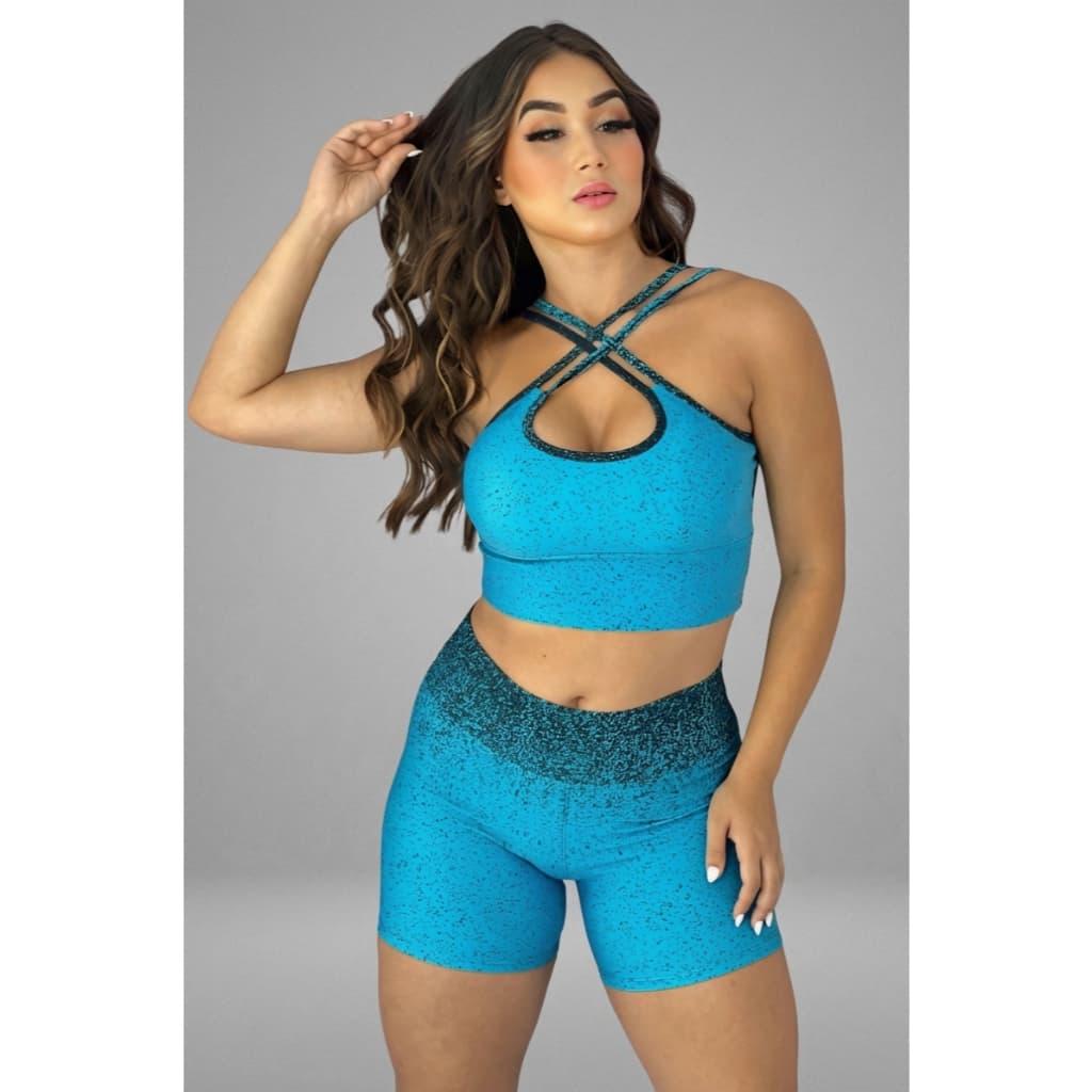 Conjunto Fitness Degradê  – Top com Tiras Cruzadas e Short Meia Coxa
