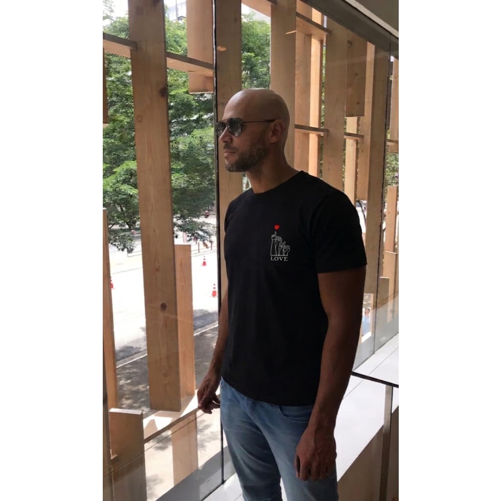 LOVE AMOR PAIXÃO NAMORADOS LIBRAS HOMEM MULHER ADULTO UNISSEX PRETA CAMISETA CAMISA BLUSA CONFORTO TOQUE MACIO PRÁTICA