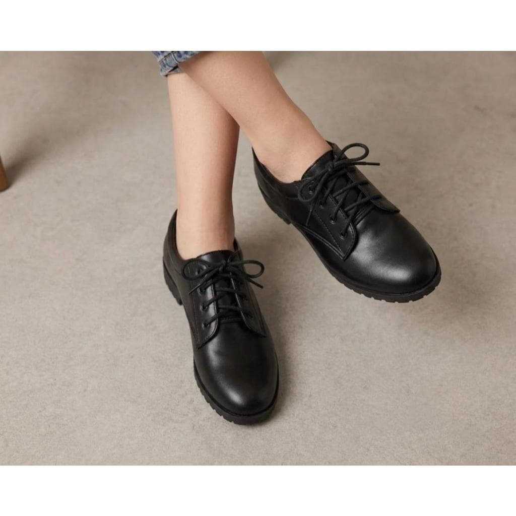 Sapato Oxford Feminino Preto Sola Tratorada Baixa Mocassim Social Cadarço Semelhante Couro Maricotta