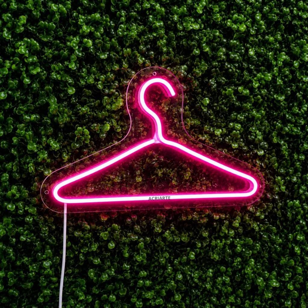 Cabide em LED Acrílico, na cor Rosa, para Lojas e Provadores