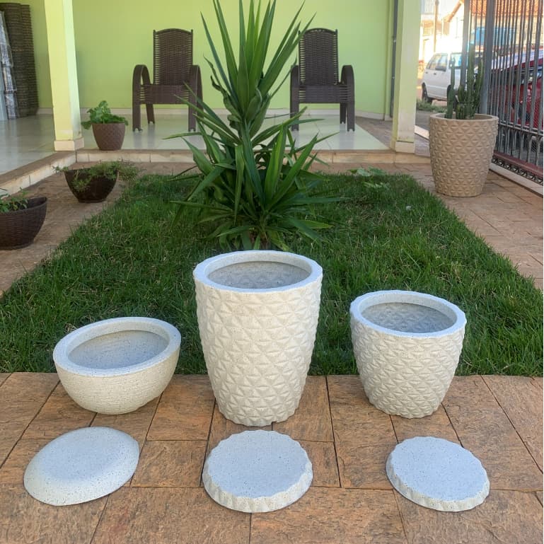 Vasos para plantas e decoração- KIT com 3 vasos, com prato coletor ( 2 Colunas diamante + 1 bacia pp)